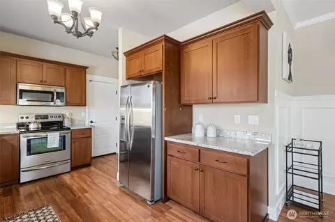 Kitchen - 333 Cooper Ln N, Enumclaw, WA 98022 photo 3 of 4