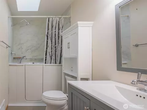 Bath - 200 Osprey Glen Rd, Sequim, WA 98382 photo 4 of 4