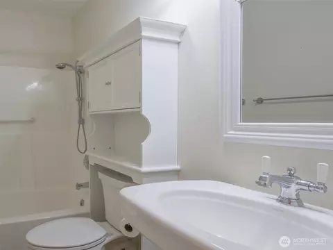 Bath - 200 Osprey Glen Rd, Sequim, WA 98382 photo 1 of 4