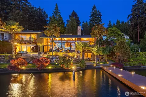 2537 103rd Ave SE, Bellevue, WA 98004