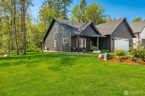 713 E 5th St, Nooksack, WA 98276