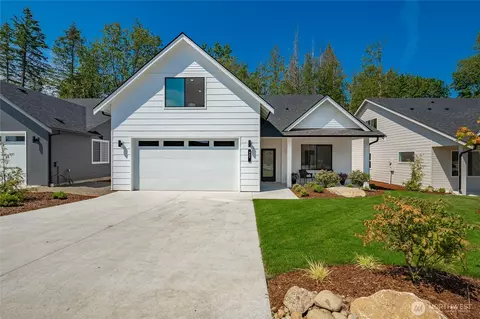 709 E 5th St, Nooksack, WA 98276