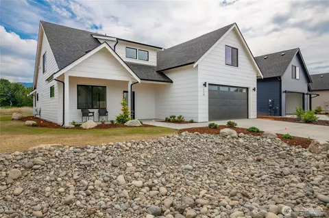710 E 5th St, Nooksack, WA 98276