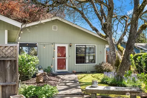516 Hubbard Rd, Lynnwood, WA 98036