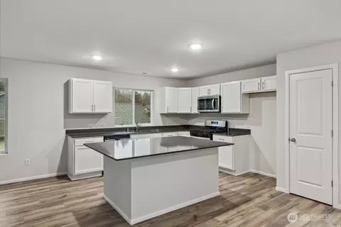 Kitchen - 127 Pine Hollow Dr, Chehalis, WA 98532 photo 1 of 1