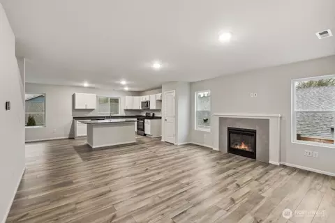 Living - 127 Pine Hollow Dr, Chehalis, WA 98532 photo 6 of 6