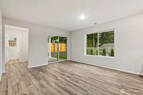 Living - 127 Pine Hollow Dr, Chehalis, WA 98532 photo 4 of 6