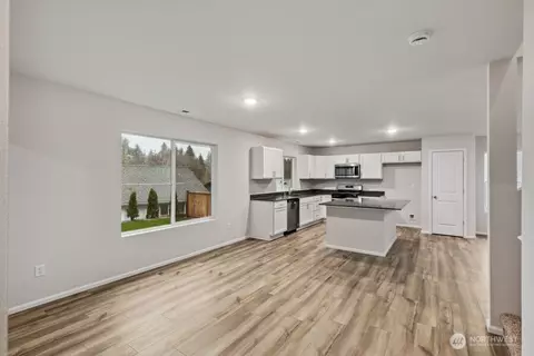 Living - 127 Pine Hollow Dr, Chehalis, WA 98532 photo 5 of 6