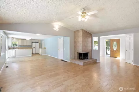 Living - 2607 SE 138th Loop, Vancouver, WA 98683 photo 3 of 3