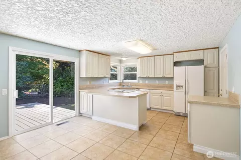 Kitchen - 2607 SE 138th Loop, Vancouver, WA 98683 photo 1 of 3