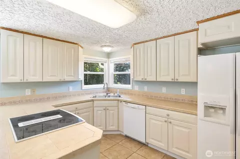 Kitchen - 2607 SE 138th Loop, Vancouver, WA 98683 photo 2 of 3