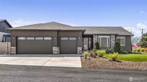 480 Spruce Ct NW, East Wenatchee, WA 98802
