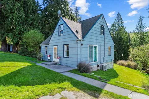715 Carrolls Rd, Kelso, WA 98626