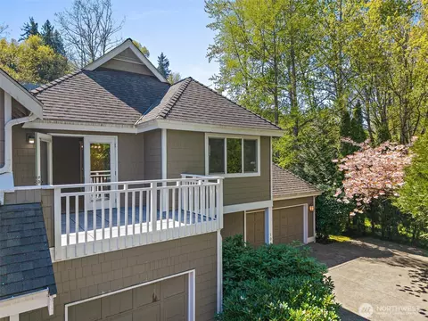 10001 NE 37th Ct #108, Kirkland, WA 98033