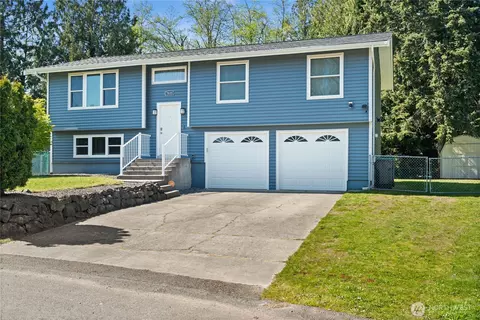7025 Thebes St NE, Bremerton, WA 98311