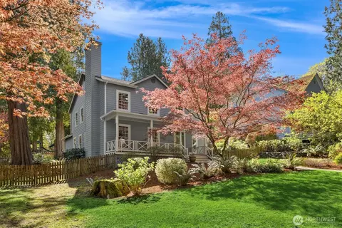 8970 Woodbank Dr NE, Bainbridge Island, WA 98110