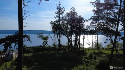 45 B Whidbey Island Dr, Hat Island, WA 98206