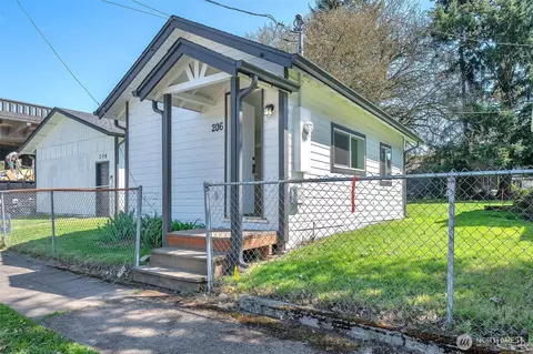 206 NW 3rd Ave, Kelso, WA 98626