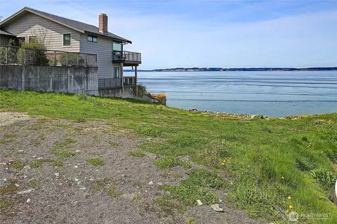 1110 Bayshore Dr, Camano Island, WA 98282