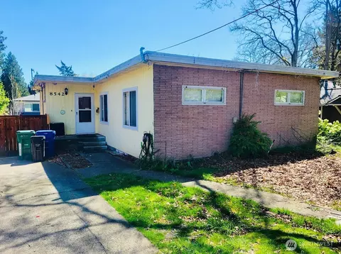 8542 Interlake Ave N, Seattle, WA 98103