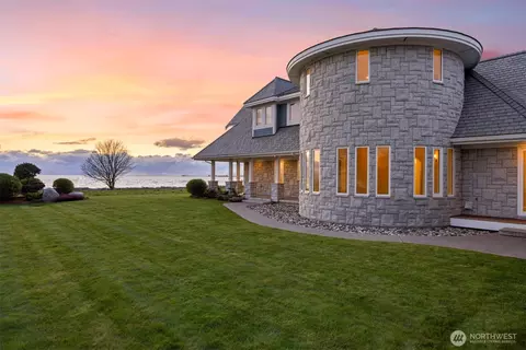 581 Marine Dr, Point Roberts, WA 98281