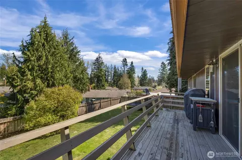 Exterior - 8813 Valhalla Dr, Everett, WA 98208 photo 2 of 8