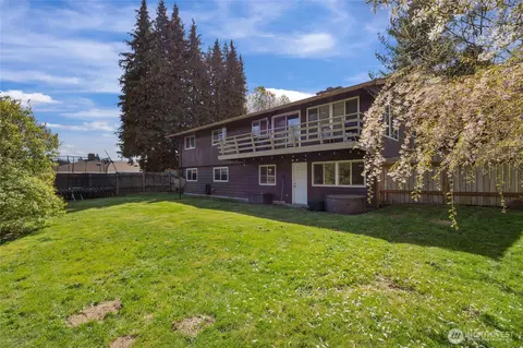 Exterior - 8813 Valhalla Dr, Everett, WA 98208 photo 4 of 8