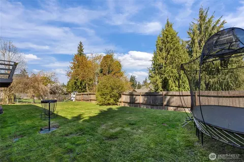 Exterior - 8813 Valhalla Dr, Everett, WA 98208 photo 5 of 8