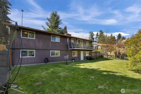 Exterior - 8813 Valhalla Dr, Everett, WA 98208 photo 3 of 8