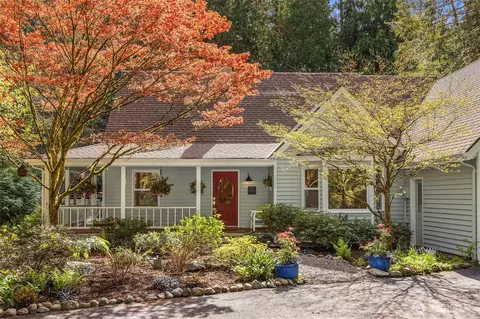 11640 Arrow Point Dr NE, Bainbridge Island, WA 98110