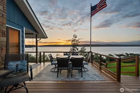 9247 Otis Beach St NE, Olympia, WA 98516