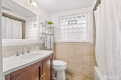 Bath - 7 W Beech St, Everett, WA 98203 photo 2 of 2