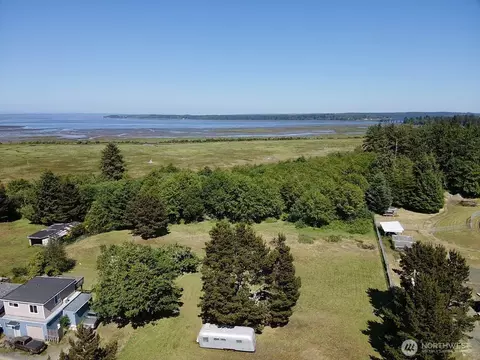 114 E Bayview Ln, Westport, WA 98595