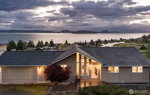 3838 Ridgewood Dr, Oak Harbor, WA 98277