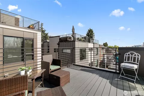 Exterior - 716 11th Ave E #B, Seattle, WA 98102 photo 2 of 3