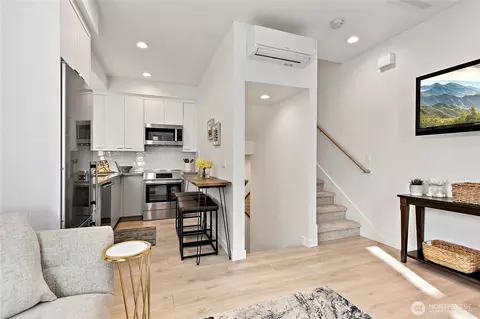 Other - 716 11th Ave E #B, Seattle, WA 98102 photo 4 of 11