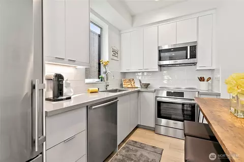 Kitchen - 716 11th Ave E #B, Seattle, WA 98102 photo 1 of 2