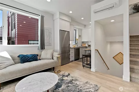Other - 716 11th Ave E #B, Seattle, WA 98102 photo 3 of 11