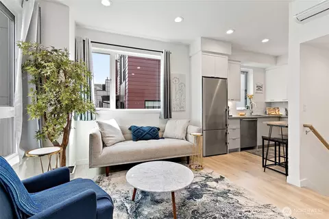Living - 716 11th Ave E #B, Seattle, WA 98102 photo 1 of 3