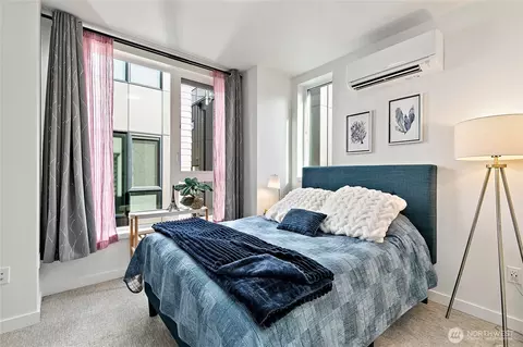 Bedroom - 716 11th Ave E #B, Seattle, WA 98102 photo 1 of 4