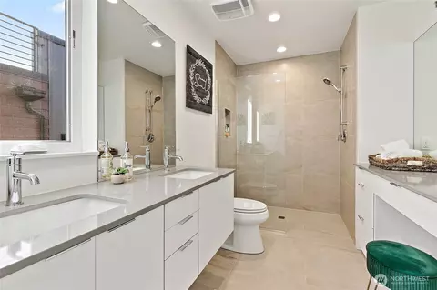 Bath - 716 11th Ave E #B, Seattle, WA 98102 photo 1 of 3