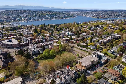 View/Area - 716 11th Ave E #B, Seattle, WA 98102 photo 2 of 5