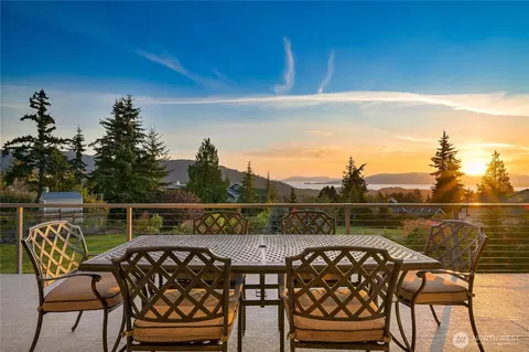 4214 Samish Crest Dr, Bellingham, WA 98229