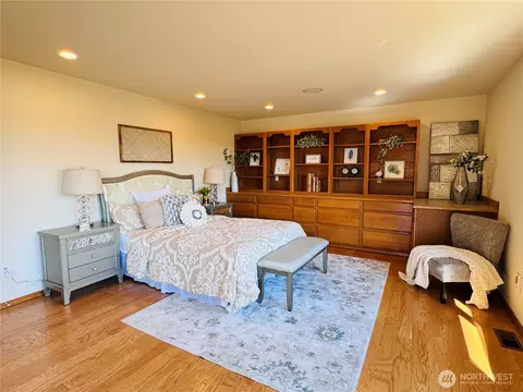 Bedroom - 19626 110th Pl NE, Bothell, WA 98011 photo 2 of 2