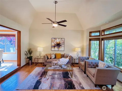 Living - 19626 110th Pl NE, Bothell, WA 98011 photo 2 of 5