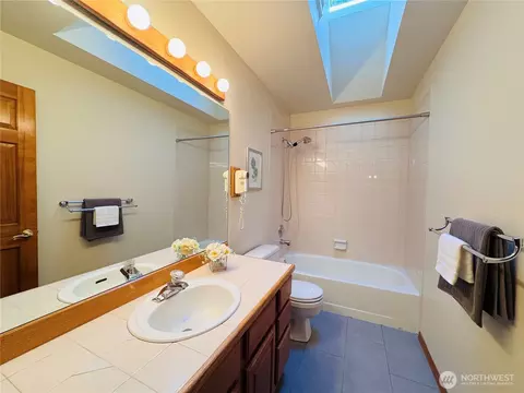 Bath - 19626 110th Pl NE, Bothell, WA 98011 photo 5 of 5