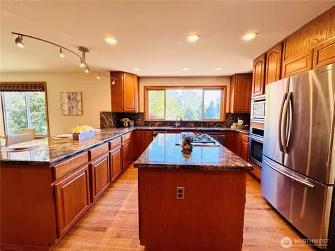 Kitchen - 19626 110th Pl NE, Bothell, WA 98011 photo 3 of 6