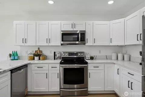 Kitchen - 16 197th St SE, Bothell, WA 98012 photo 4 of 5