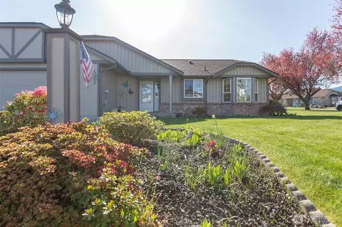 830 N Minstrel Rd, Sequim, WA 98382