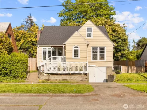 1010 Veneta Ave, Bremerton, WA 98337